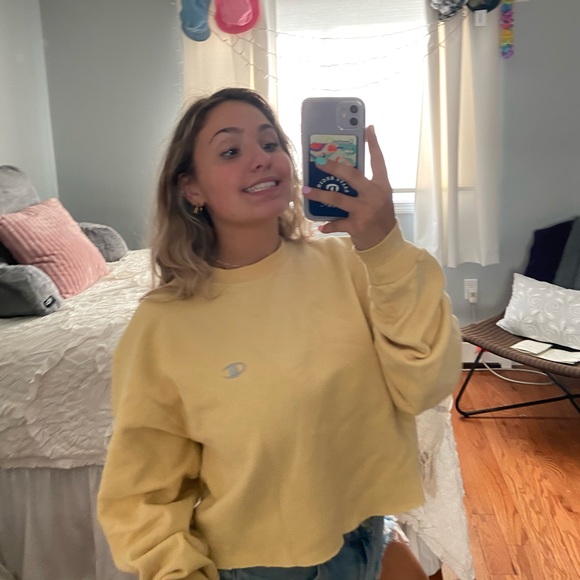 ✰ ✰ YELLOW CROPPED CHAMPION CREW NECK ✰ ✰ - Picture 4 of 4